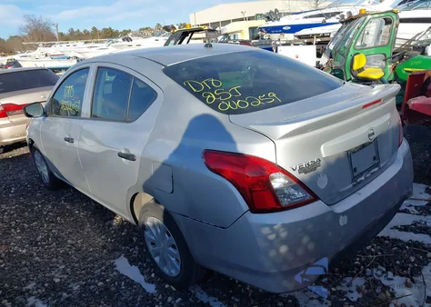 2019 Nissan Versa 1.6 S+ z USA, uszkodzony, nr VIN 3N1CN7AP3KL825963